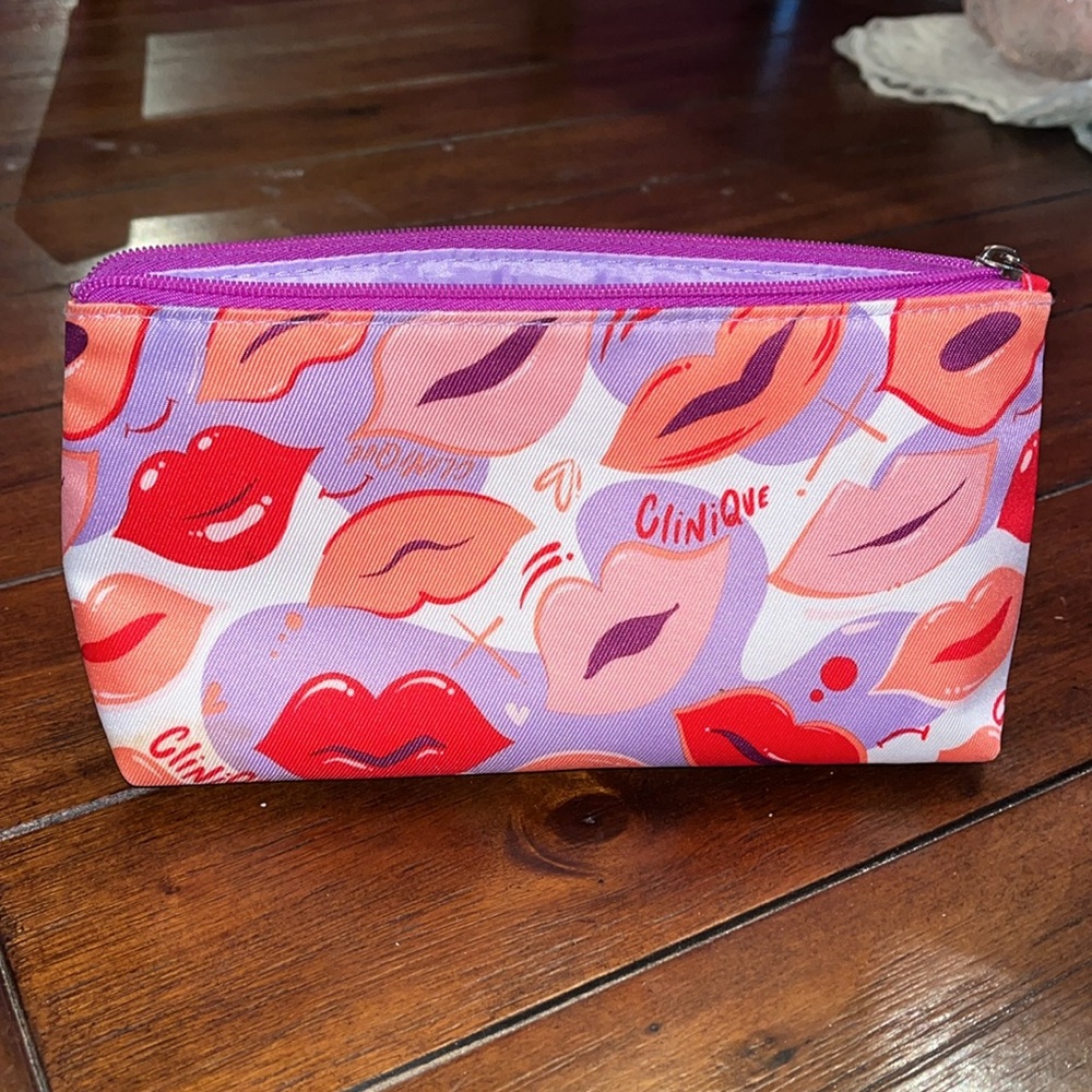 Clinique Make Up Travel Bag with Kisses